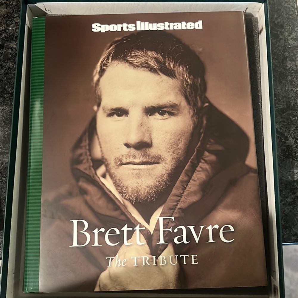 BRET FAVRE The Tribute Sports Illustrated Hard Cover2008